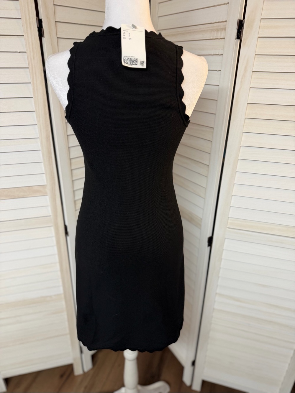 H&M Scallop Trim Mini Dress SZ S FEMININE DELICATE STRETCHY SEXY PRETTY & COMFY!